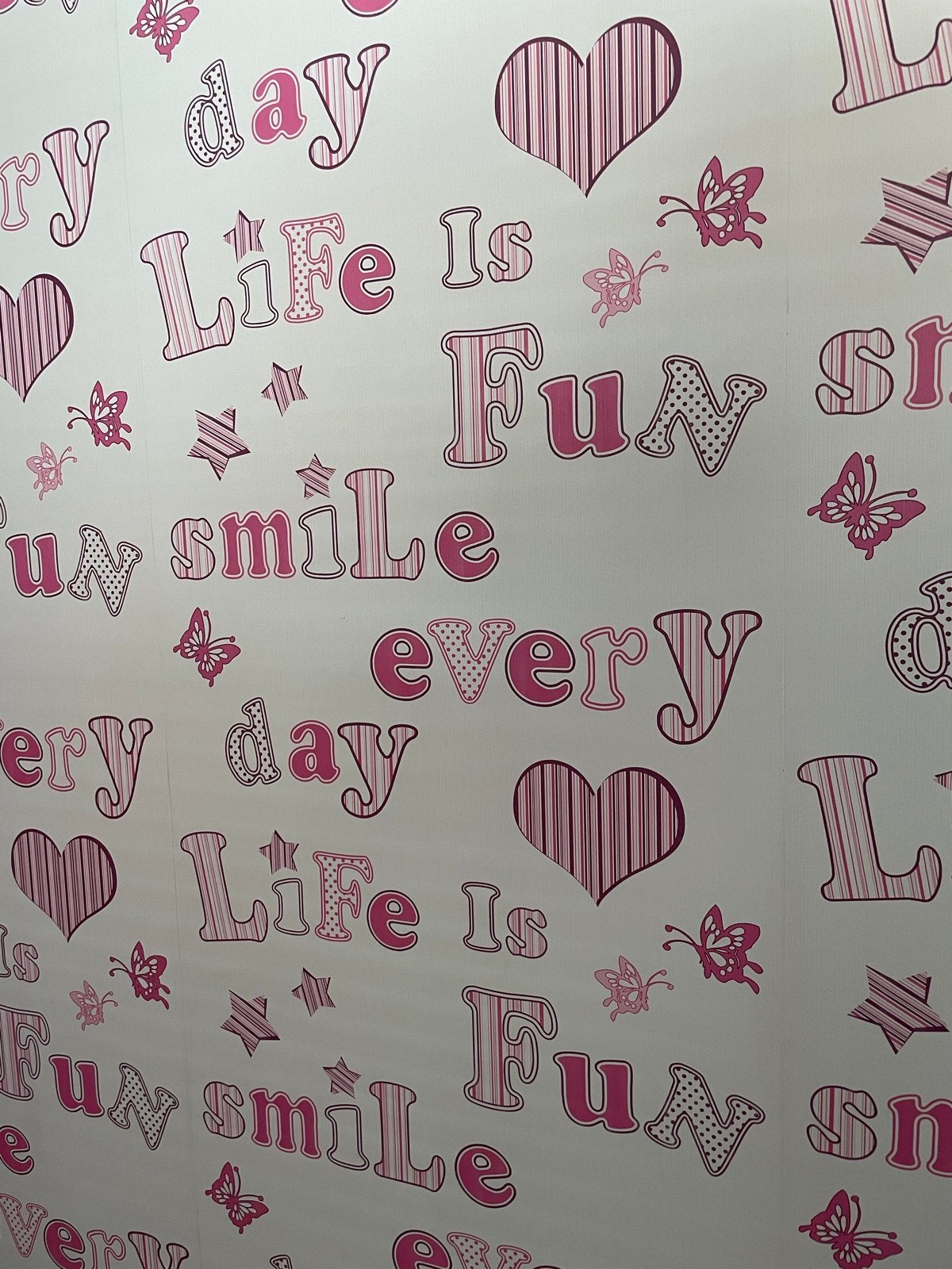 Rol Kinderbehang Roze Harten Vlinders Tekst "Life Is Fun", Ophalen, Roze