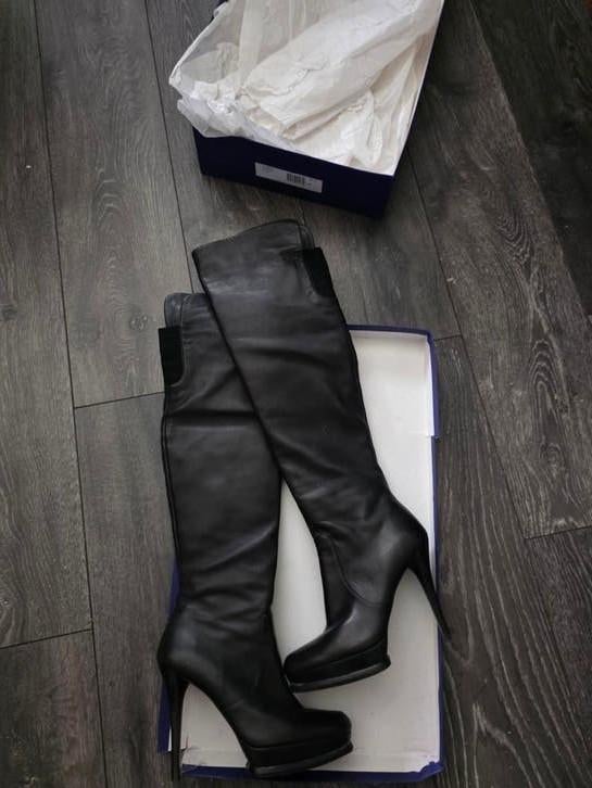 Stuart Weitzman leder knielaarzen maat 37, Kleding | Dames, Schoenen, Zo goed als nieuw, Hoge laarzen, Zwart, Ophalen of Verzenden