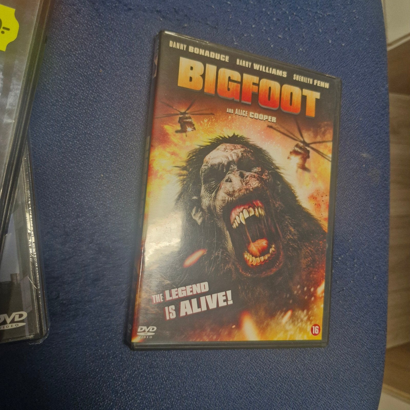 Bigfoot DVD - The Legend Is Alive! (met Alice Cooper), Vanaf 16 jaar, Ophalen of Verzenden, Gebruikt