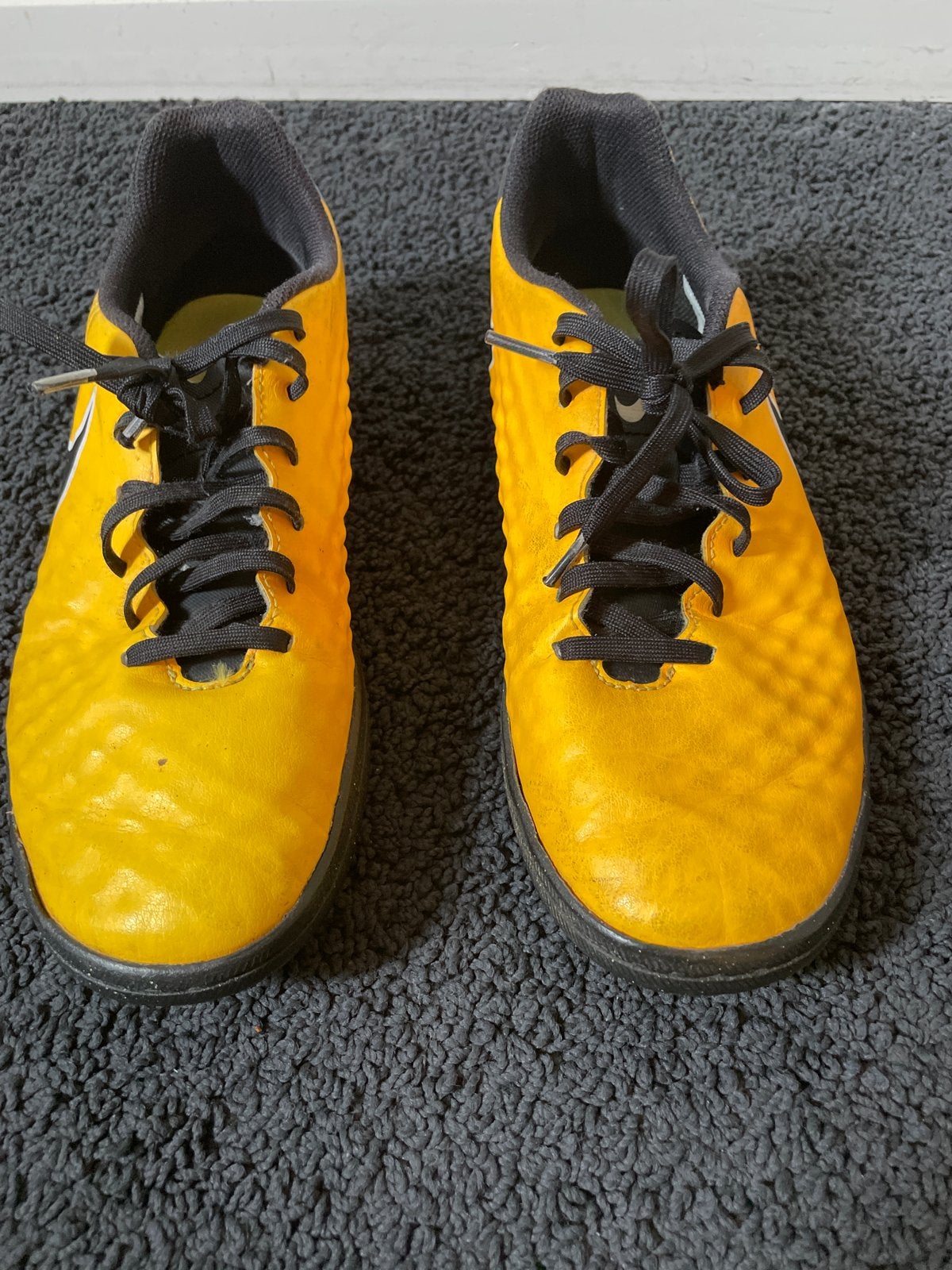 Gele Nike zaalvoetbalschoenen - Maat 38.5, Ophalen, Gebruikt, Schoenen