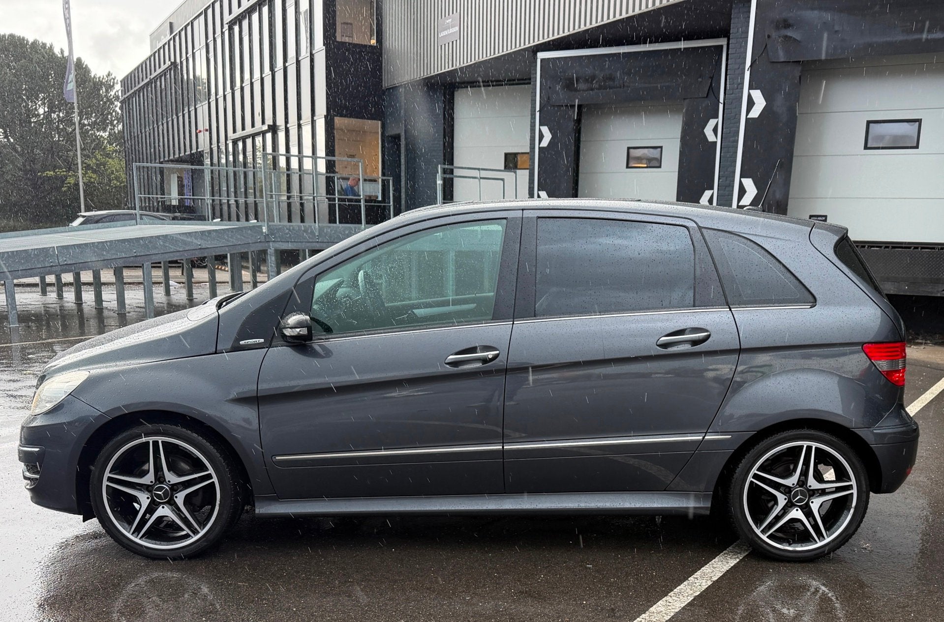 Mercedes-Benz B-klasse 200 SPORT AUTOMAAT/LEDER/XENON/CRUISE, Auto's, 136 pk, Gebruikt, Zwart, 4 cilinders