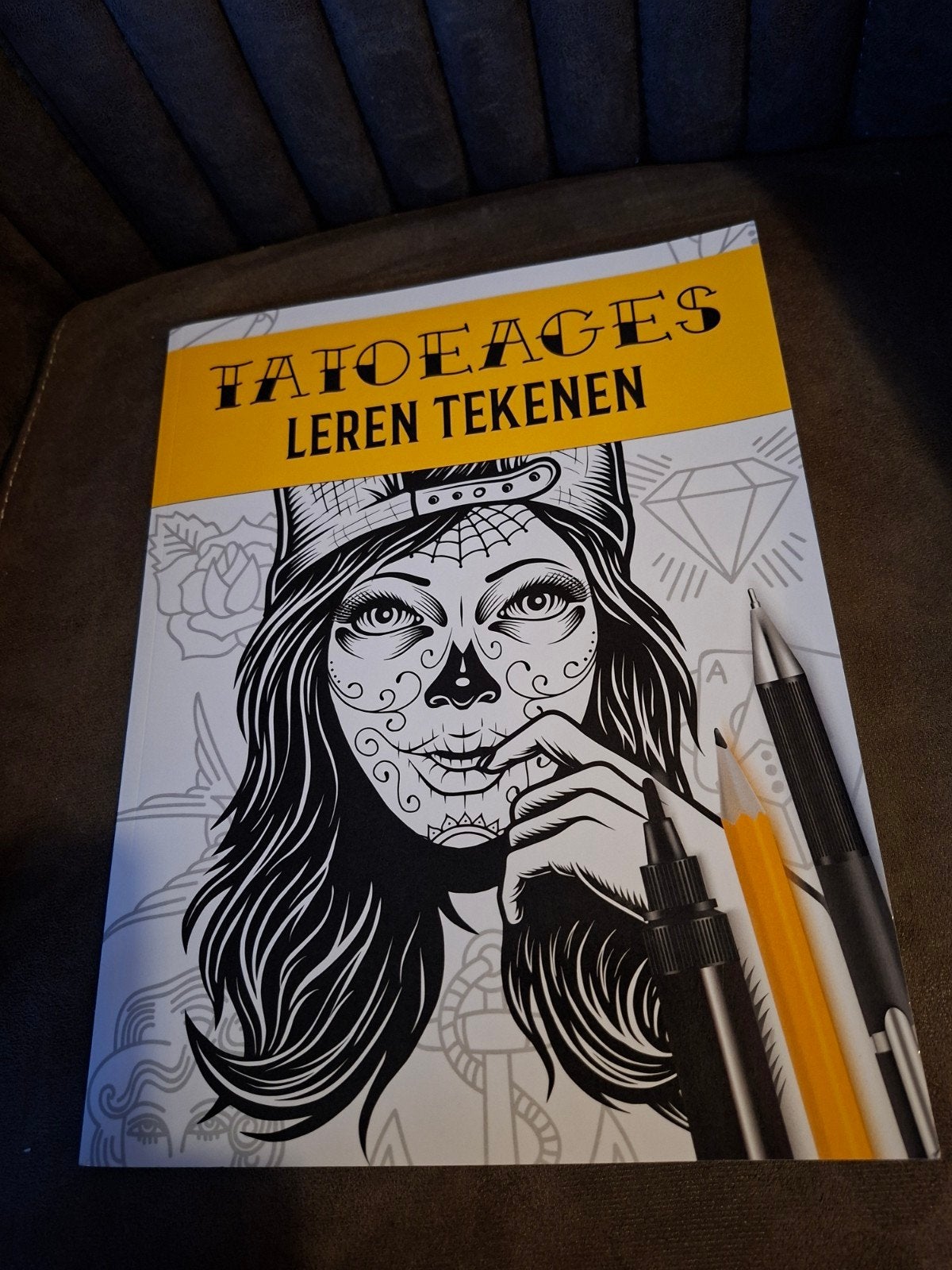 Tatoeages Leren Tekenen - Boek, Ophalen of Verzenden, Zo goed als nieuw, Boek of Gids