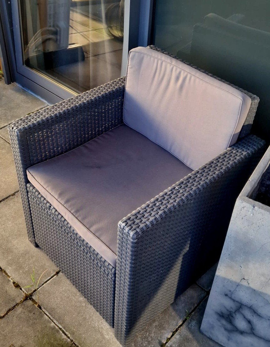 mooie tuinset met tafel en kussens etc, gratis., Ophalen