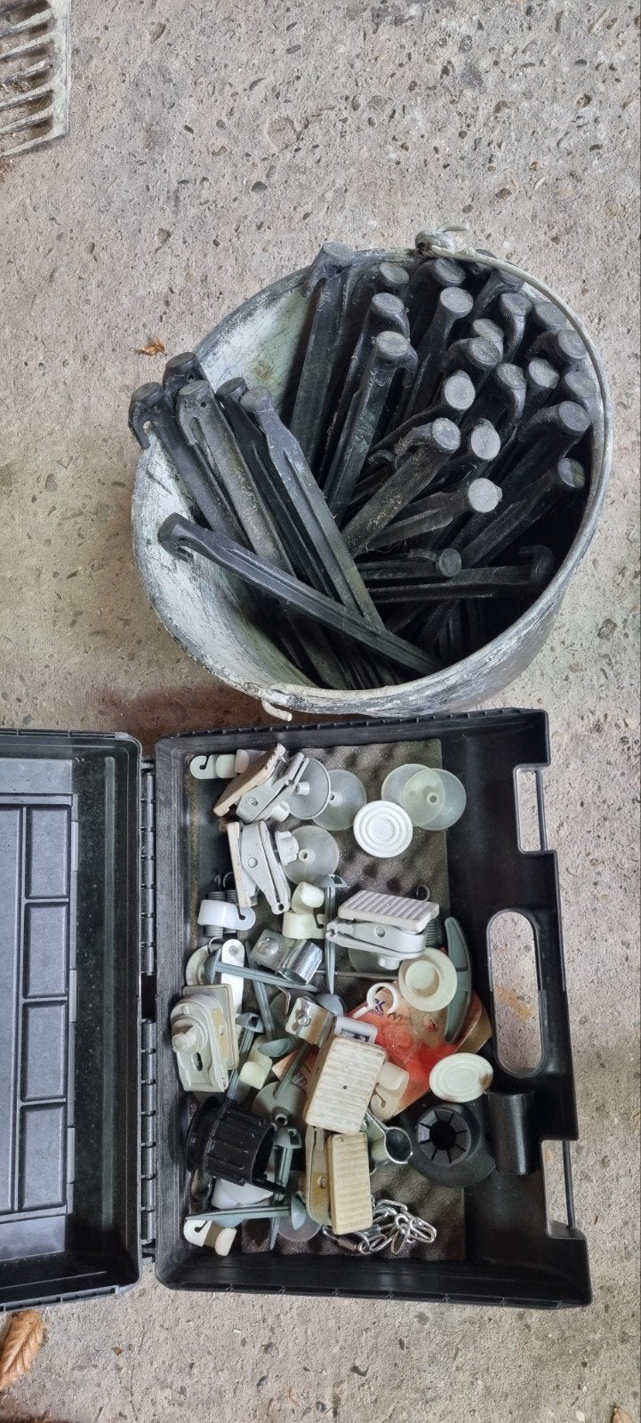 Kunststof haringen (30 stuks) en diverse camping accessoires, Ophalen of Verzenden