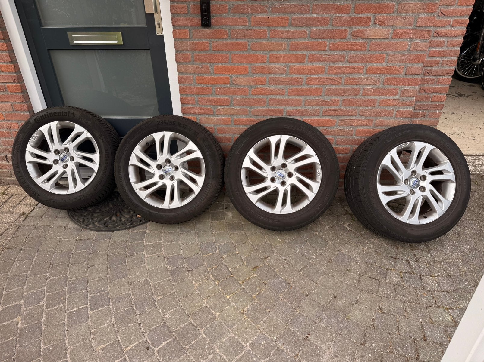Volvo XC70 235/55/17 velgen met allseasonbanden, Auto-onderdelen, Banden en Velgen, Ophalen, Gebruikt, Velg(en), 17 inch