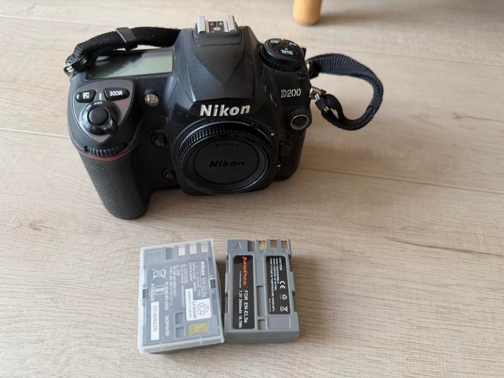 Nikon d200 body met 2 batterijen, Audio, Tv en Foto, Fotocamera's Digitaal, Ophalen of Verzenden, Zo goed als nieuw, Nikon, Geen optische zoom