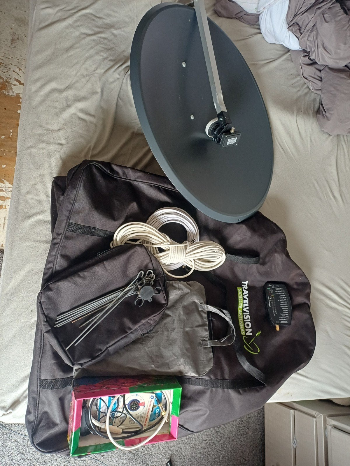 Travelvision schotelantenne set - compleet en draagbaar, Ophalen of Verzenden, Gebruikt, (Schotel)antenne, Overige merken