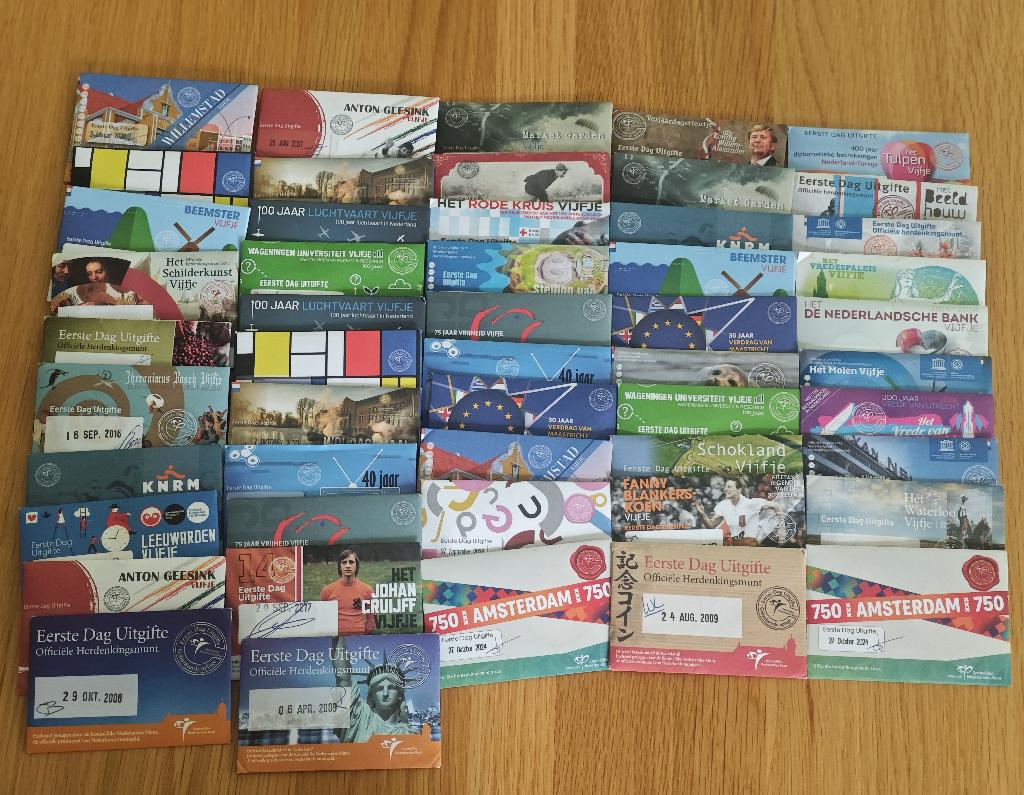 Lot van 51 5/10 Euro Coincards Eerste Dag Uitgiftes, Postzegels en Munten, Munten | Nederland, Verzenden, Koningin Beatrix, Euro's