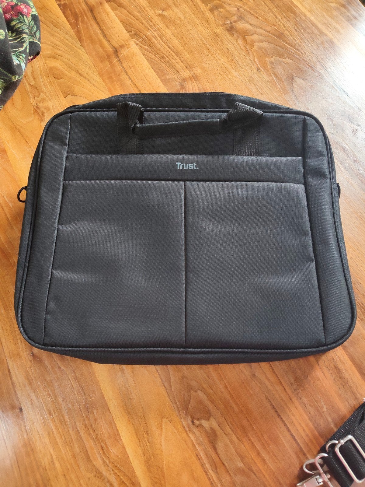 Nieuwe Trust laptoptas met schouderband en binnentas, Ophalen of Verzenden, Nieuw