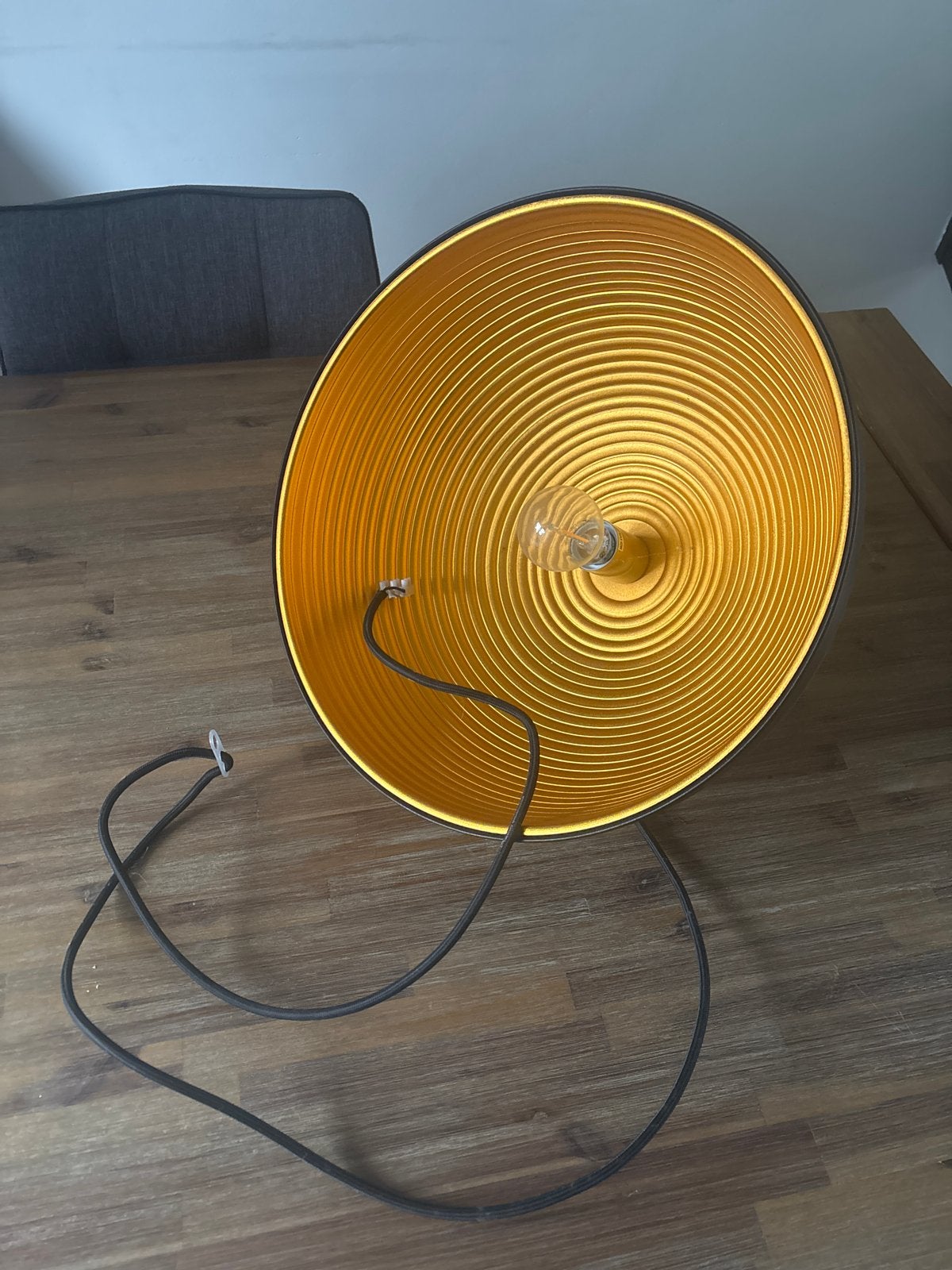 Moderne hanglamp met gouden binnenkant, Zo goed als nieuw, Minder dan 100 cm, Metaal, 50 tot 75 cm