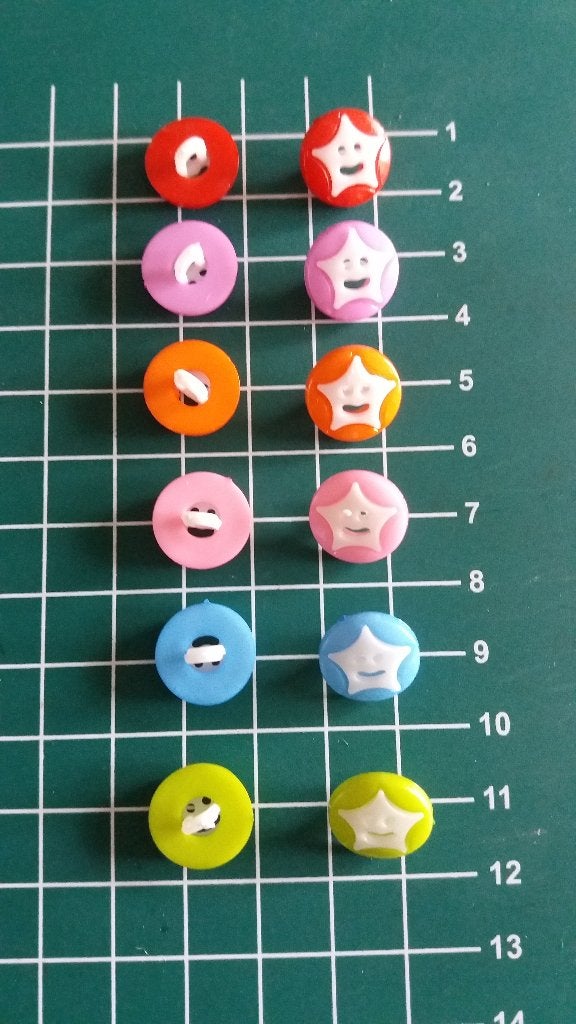 Sterrengezichtjes knopen 1,4 cm NIEUW per stuk, Onbekend, Nieuw, Ophalen of Verzenden, Onbekend