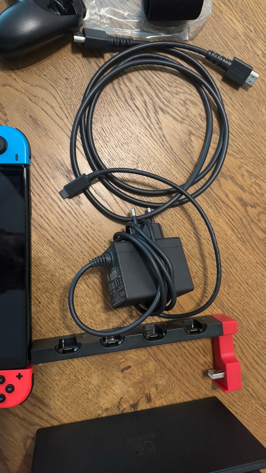 Foto 6 van Nintendo Switch Oled Model Zwart 8 maanden oud