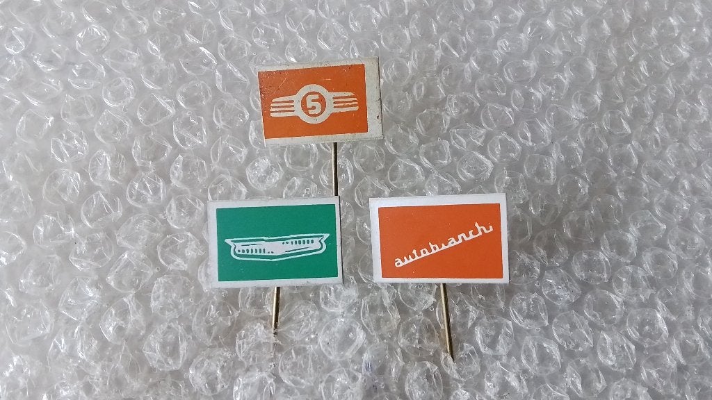 3 verschillende auto speldjes, Verzamelen, Ophalen of Verzenden, Zo goed als nieuw, Overige onderwerpen