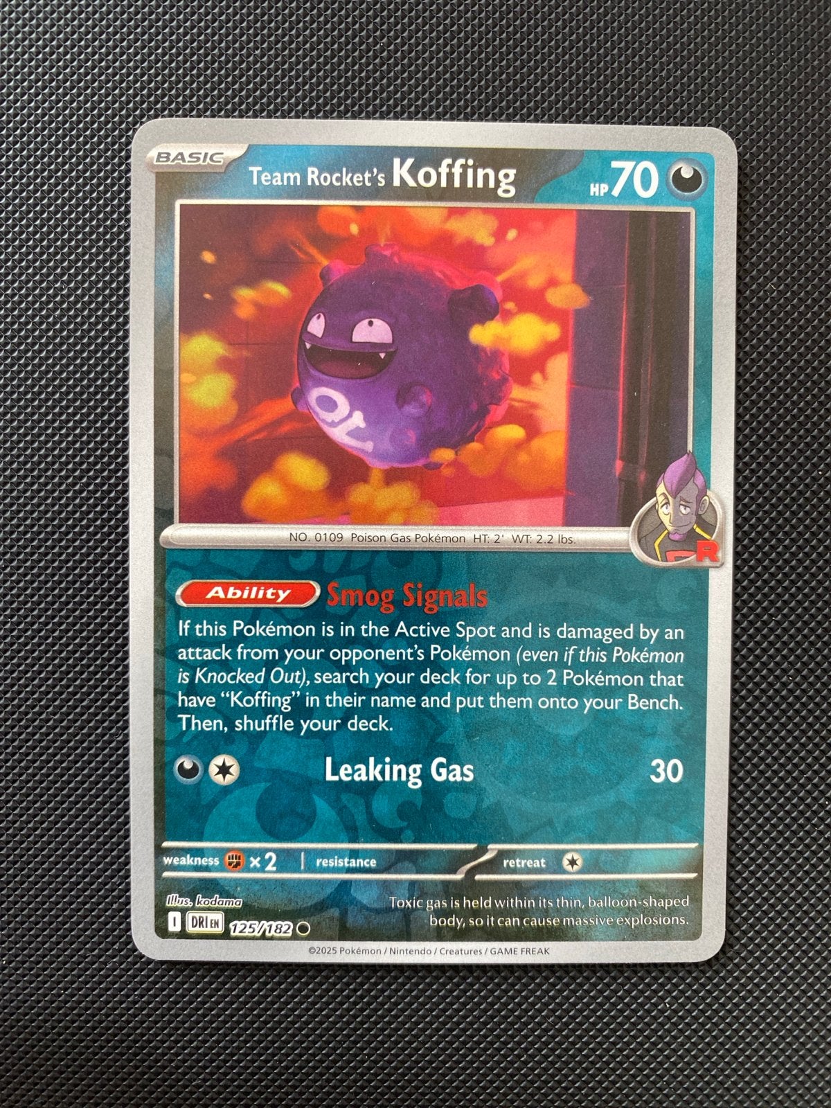 Team Rocket's Koffing 125/182 Reverse Holo Destined Rivals, Ophalen of Verzenden, Zo goed als nieuw, Losse kaart, Foil