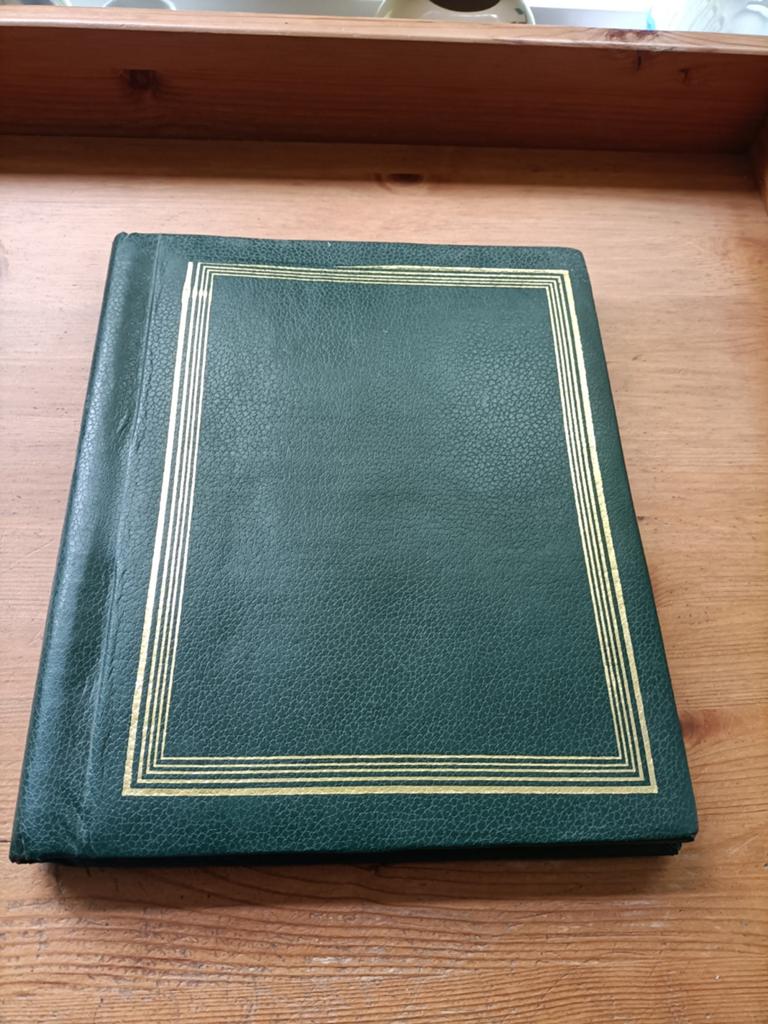 Vintage Herbarium: Gedroogde Bladeren Collectie, Ophalen of Verzenden, Gelezen, Bloemen, Planten en Bomen