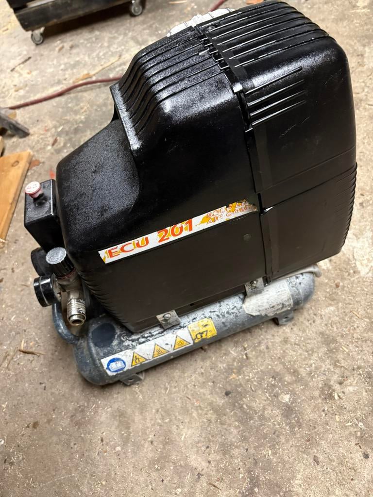 Compressor, 25 tot 100 liter, Ophalen of Verzenden, Zo goed als nieuw, 200 tot 400 liter/min