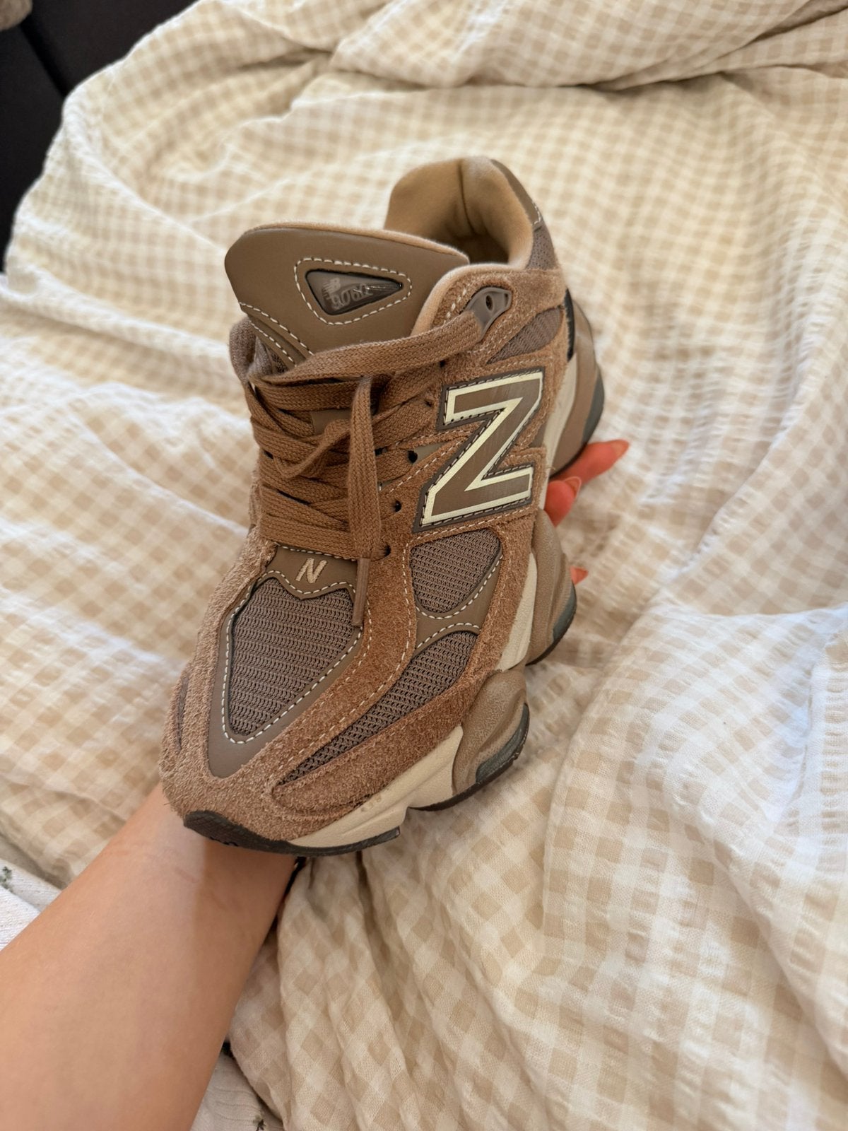 New balance 9060 mushroom, Ophalen of Verzenden, Zo goed als nieuw, Sneakers of Gympen