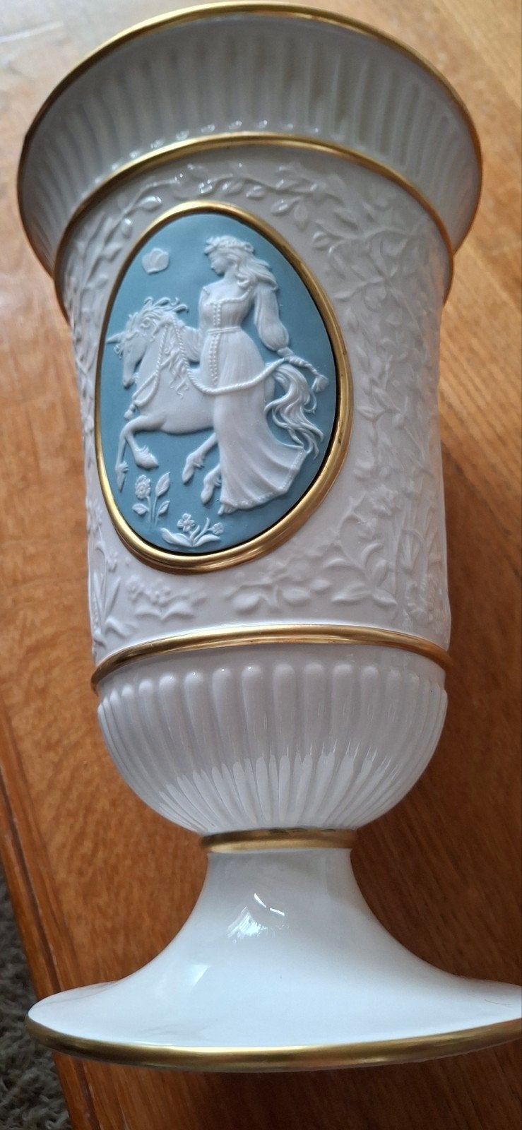 Franklin Mint Camee Vaas "The Lady and The Unicorn", Ophalen