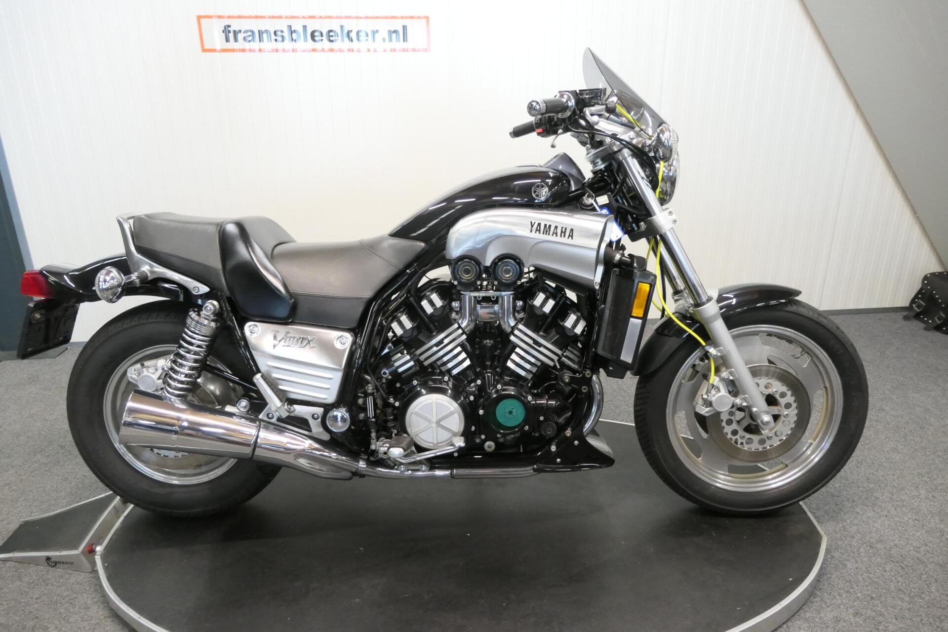 Yamaha VMX 1200 V-Max, Info@yamaha-motor.eu, 1198 cc, Chopper, Bedrijf