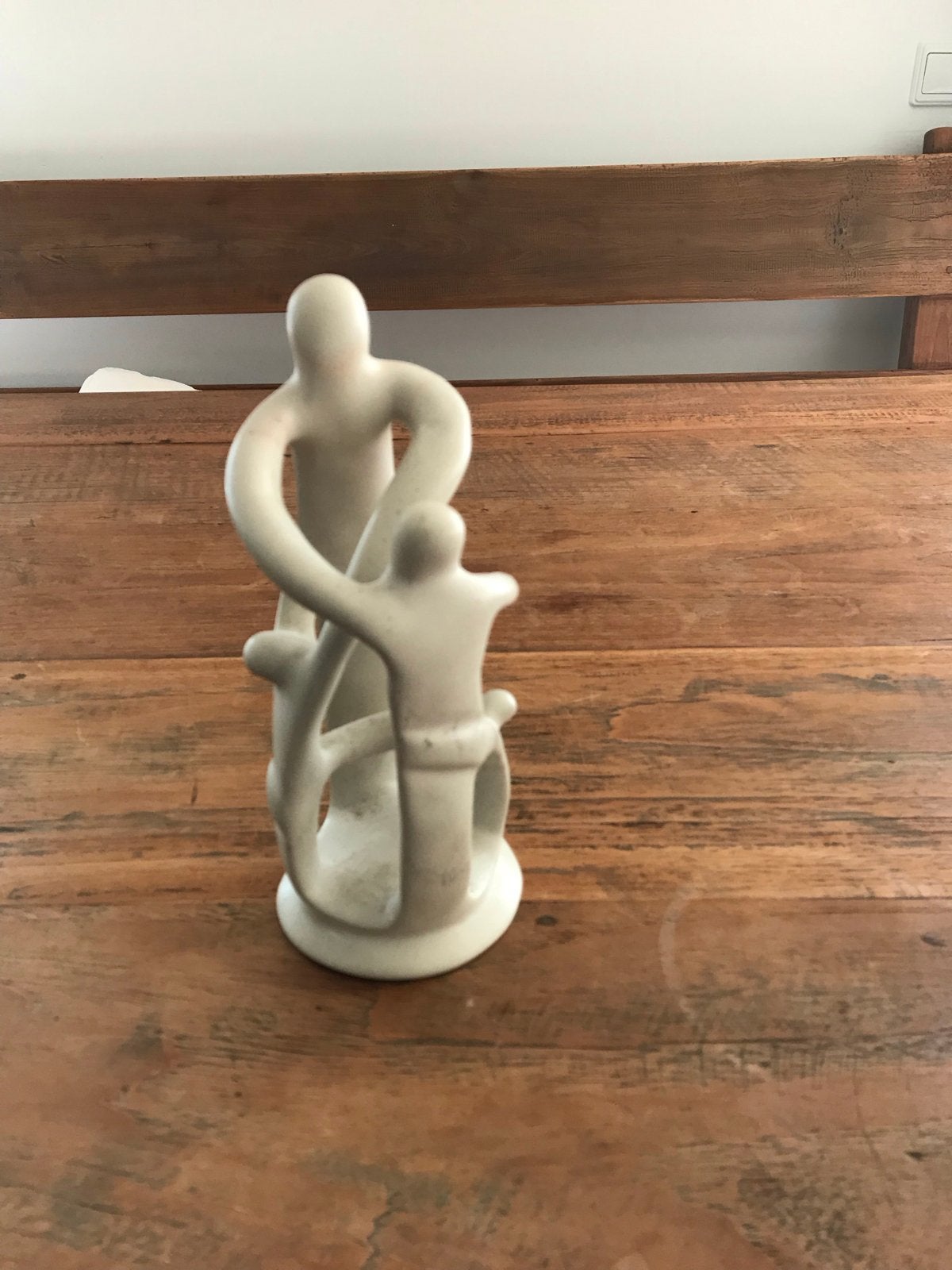 Abstracte sculptuur van familie in omhelzing, Antiek en Kunst, Groep mensen, Minder dan 20 cm, Ophalen of Verzenden, Handgemaakt