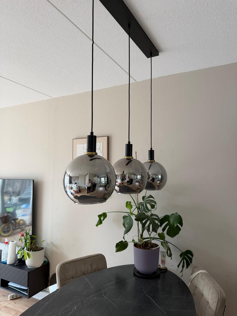 Moderne hanglamp met 3 spiegelende bollen - Kwantum Nodus, Huis en Inrichting, Lampen | Hanglampen, Zo goed als nieuw, 75 cm of meer