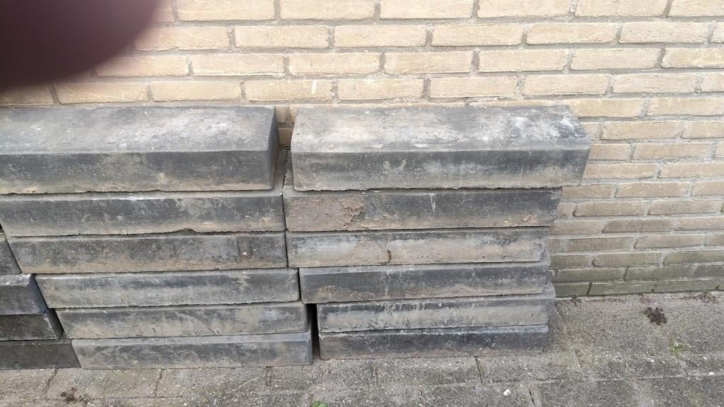 37 stuks betonnen bielzen  / bieden vanaf 150  €, Tuin en Terras, Bielzen en Borders, Ophalen, Gebruikt, Biels, Minder dan 25 cm