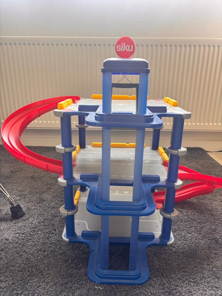 Siku Parkeergarage met spiraalbaan, Kinderen en Baby's, Speelgoed | Speelgoedvoertuigen, Ophalen of Verzenden, Gebruikt