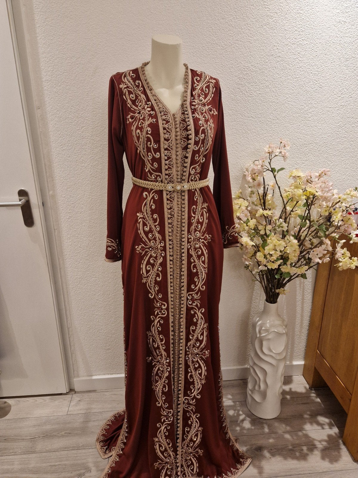 Elegante Marokkaanse Takchita - Gedragen, Maat 38/40 (M), Overige typen, Ophalen of Verzenden, Onbekend