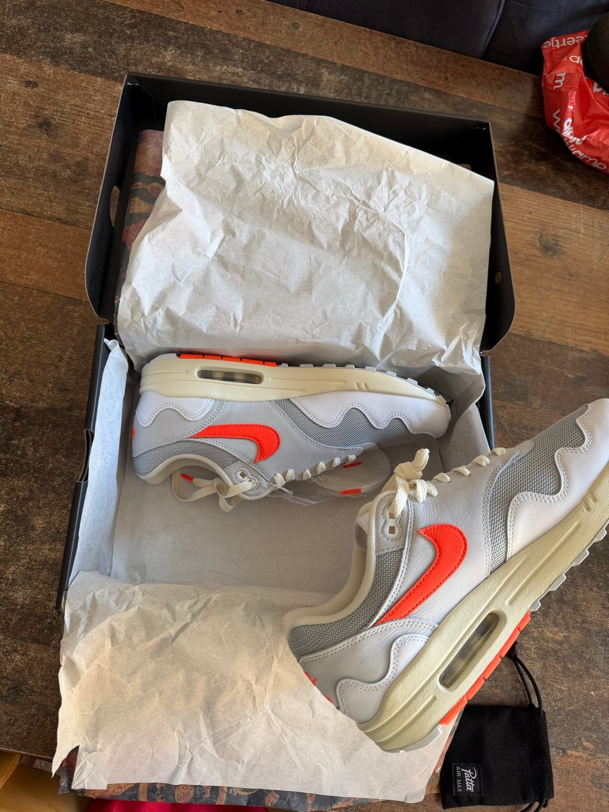Nike Air Max 1 x Patta 'Waves Rush Maroon' - Maat 43, Ophalen of Verzenden, Nieuw, Overige kleuren, Sneakers of Gympen