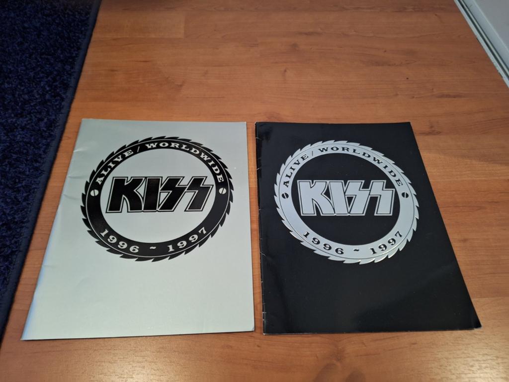 2 Kiss tour boeken, Ophalen of Verzenden, Boek, Tijdschrift of Artikel