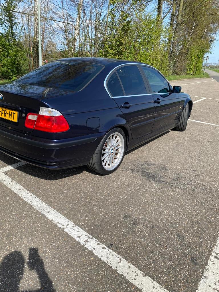 BMW 3-Serie 2.0 I 320 2000 g3 lpg lpi, Achterwielaandrijving, Zwart, Blauw, 75 €/maand