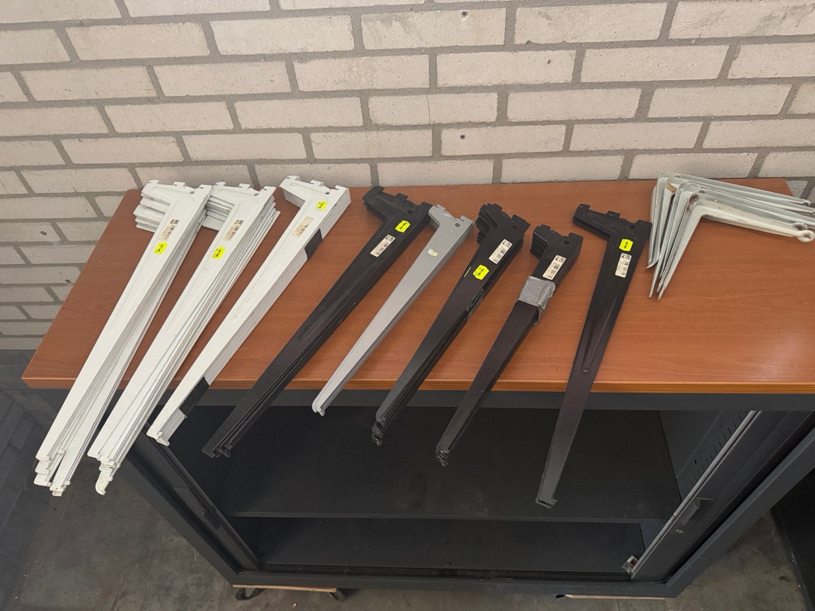 Partij plankdragers wit, zwart en grijs - diverse maten 86st, Ophalen, Gebruikt