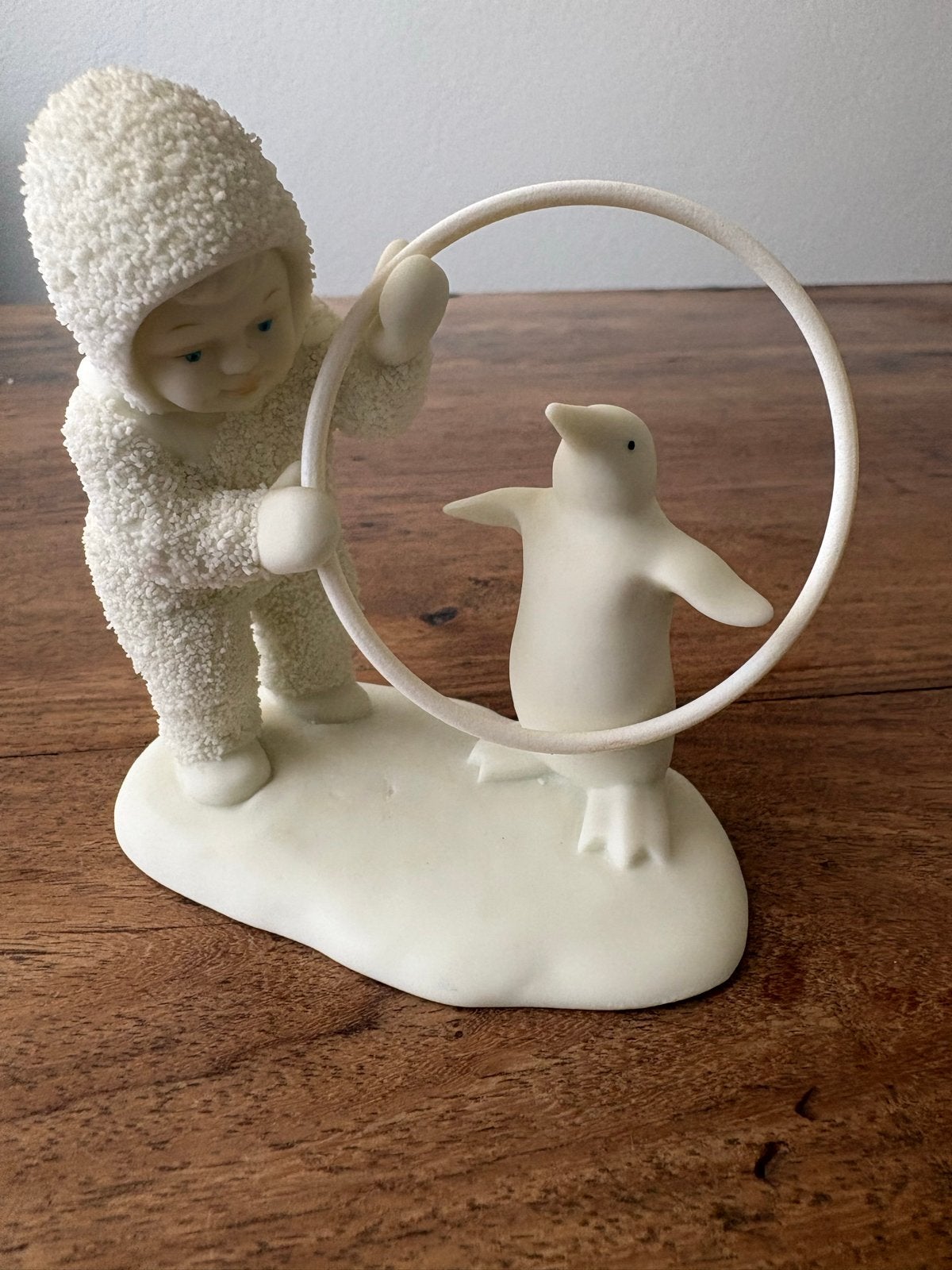 Goebel Snowbabies beeldje met pinguïn - 10x10 cm, Verzamelen, Beelden en Beeldjes, Ophalen, Zo goed als nieuw