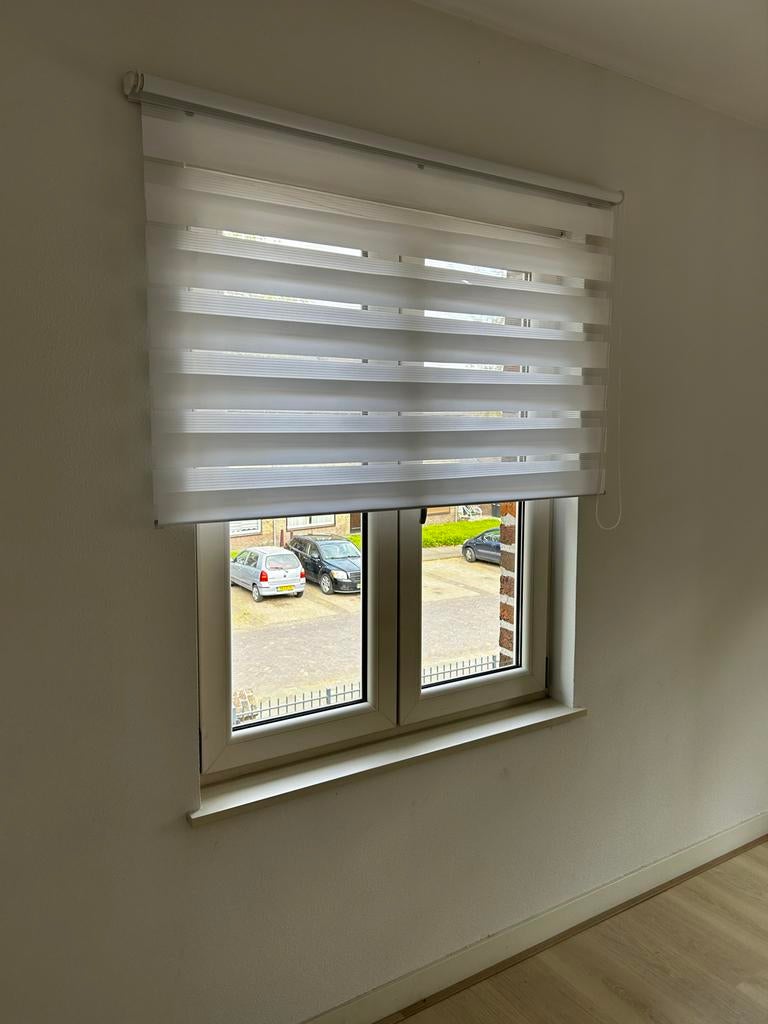 Wit rolgordijn met horizontale strepen, Ophalen, Gebruikt, 100 tot 150 cm, Wit