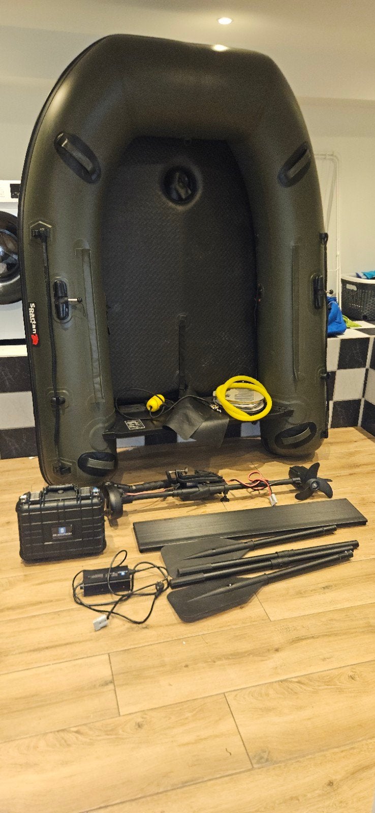 Spartan 2 meter Wide met elektromotor en lithium accu, Watersport en Boten, Ophalen, Zo goed als nieuw, Complete set