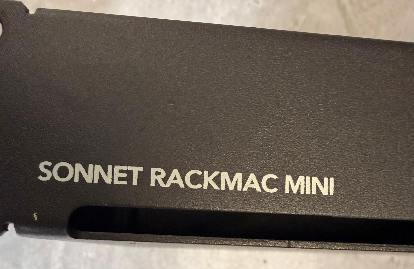 Sonnet RackMac mini voor 1 of 2 Mac mini’s (Intel, M1 & M2), Computers en Software, Apple Desktops, Ophalen of Verzenden, Zo goed als nieuw