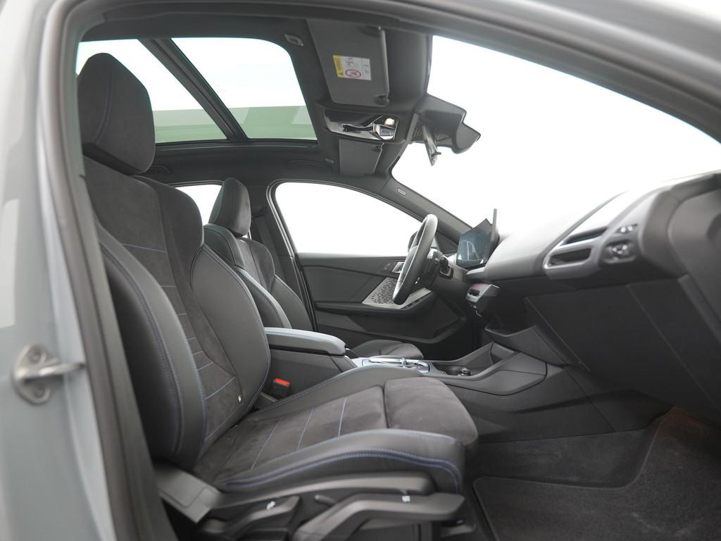 BMW 1-serie 120 M Sport | Panoramadak | ACC | Winter | BMW L, Auto's, BMW, 12 maanden, Gebruikt, Euro 6, Automatische klimaatregeling