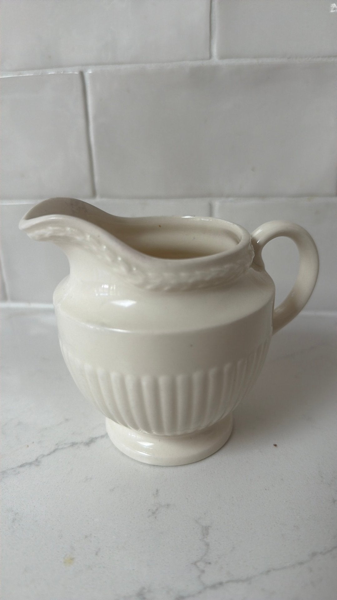 Wedgwood melkkannetje roomwit, Ophalen of Verzenden