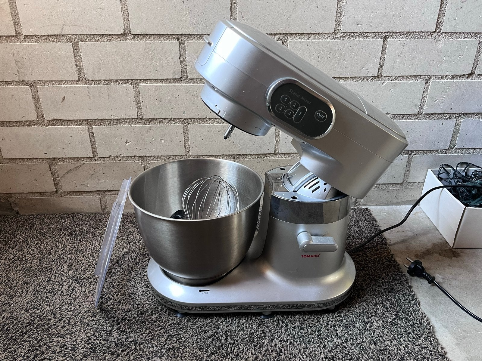 Tomado Keukenmachine - Zilver - Inclusief accessoires, 3 tot 4 liter, Ophalen of Verzenden, Gebruikt, 3 snelheden of meer