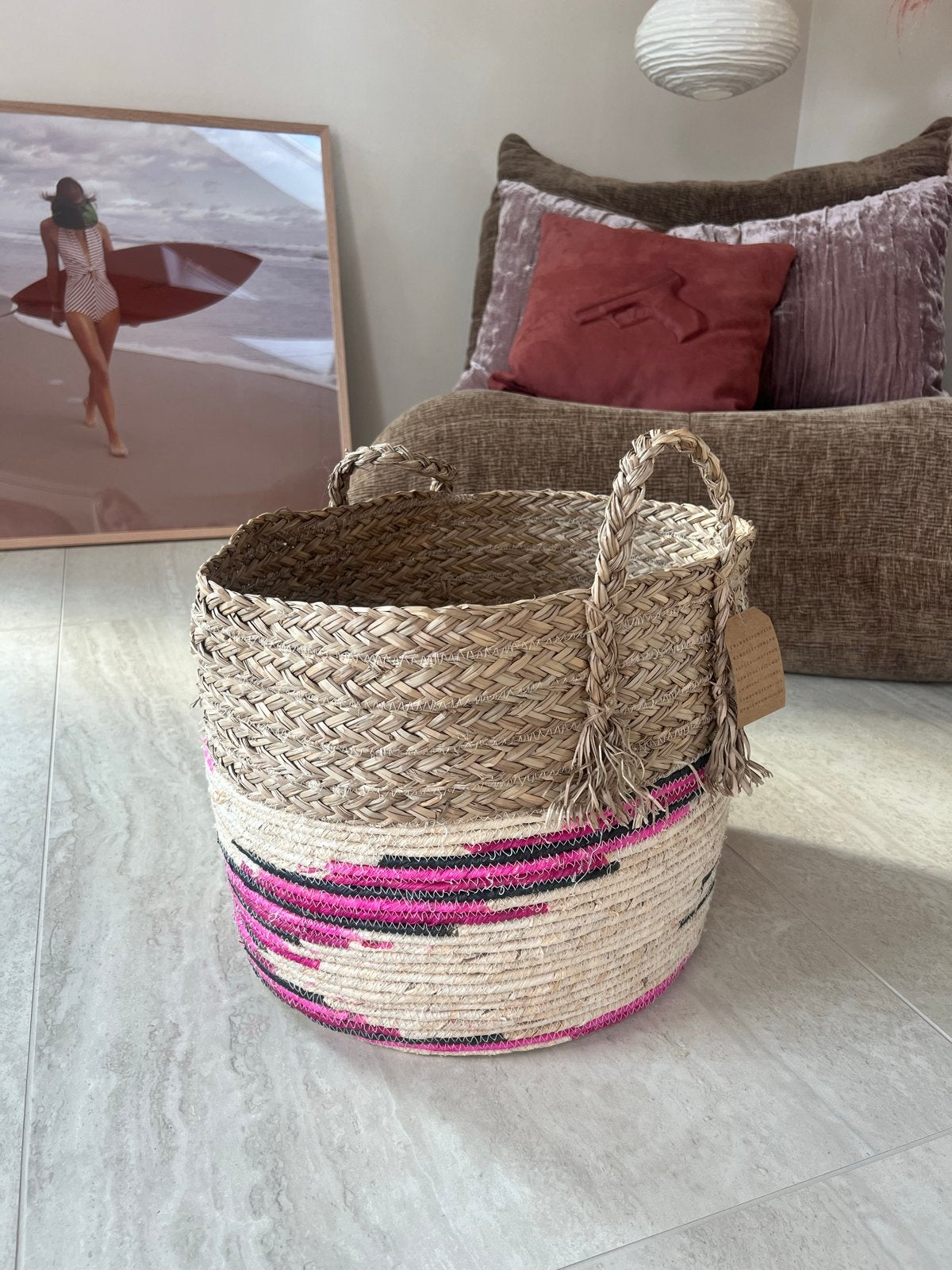 Decoratieve rieten mand met roze en zwarte accenten, Gevlochten, Mand, Rond, Nieuw