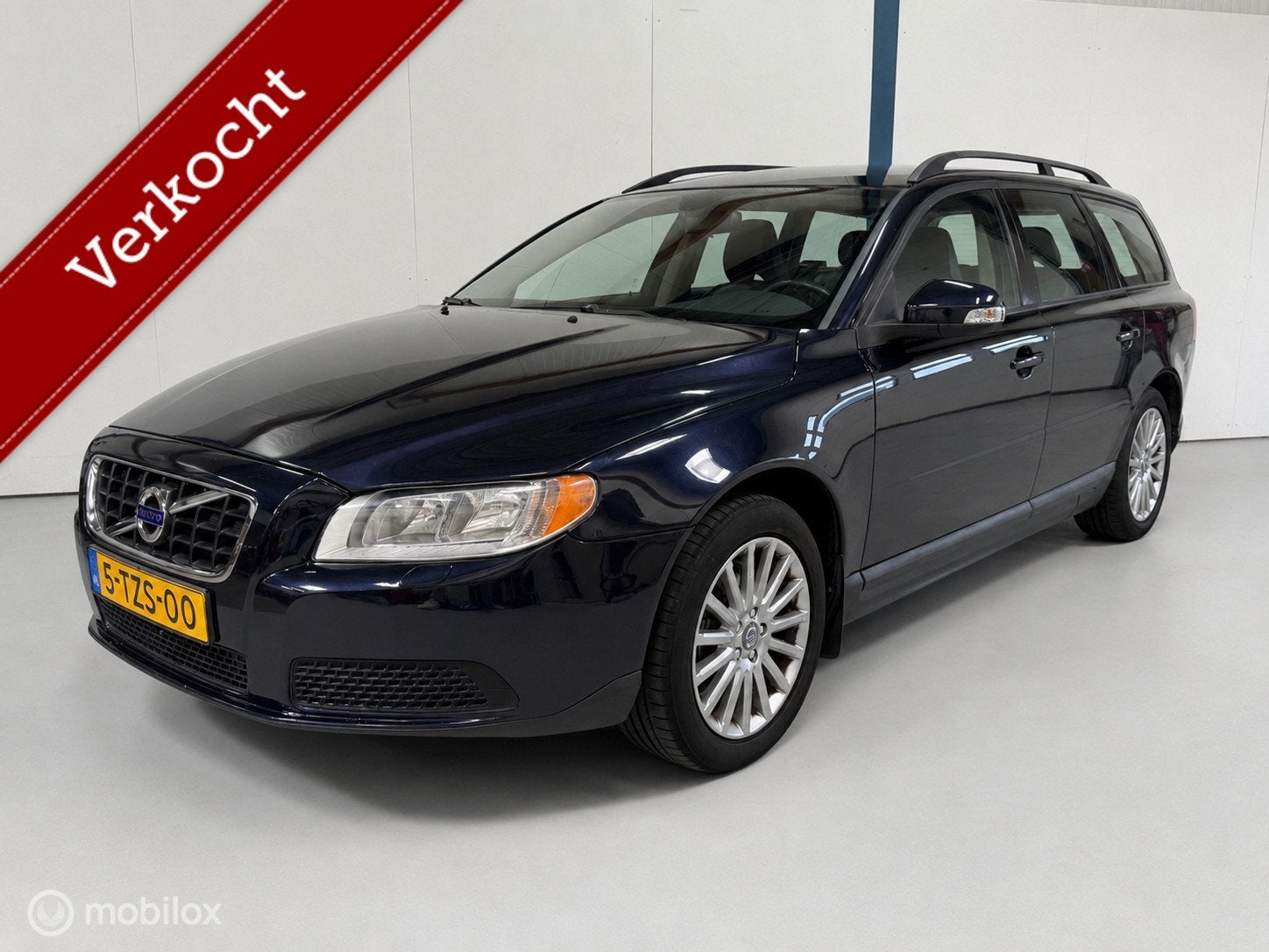 Volvo V70 2.5T Momentum AUTOMAAT / LEER / XENON, Blauw, 2521 cc, 93 €/maand, Euro 4