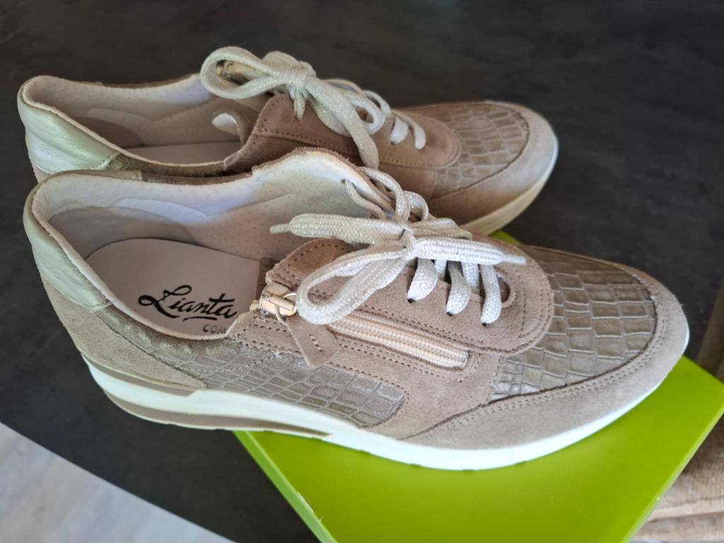 Lianta dames schoenen - beige - maat 41 - zgan, Kleding | Dames, Schoenen, Beige, Ophalen of Verzenden, Lianta, Sneakers of Gympen