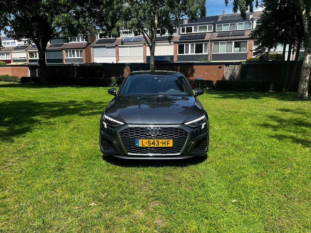 Audi A3 35 Tfsi 150pk Mhev S-tronic 2021 Grijs S-Line, 1498 cc, 1295 kg, 4 cilinders, Origineel Nederlands