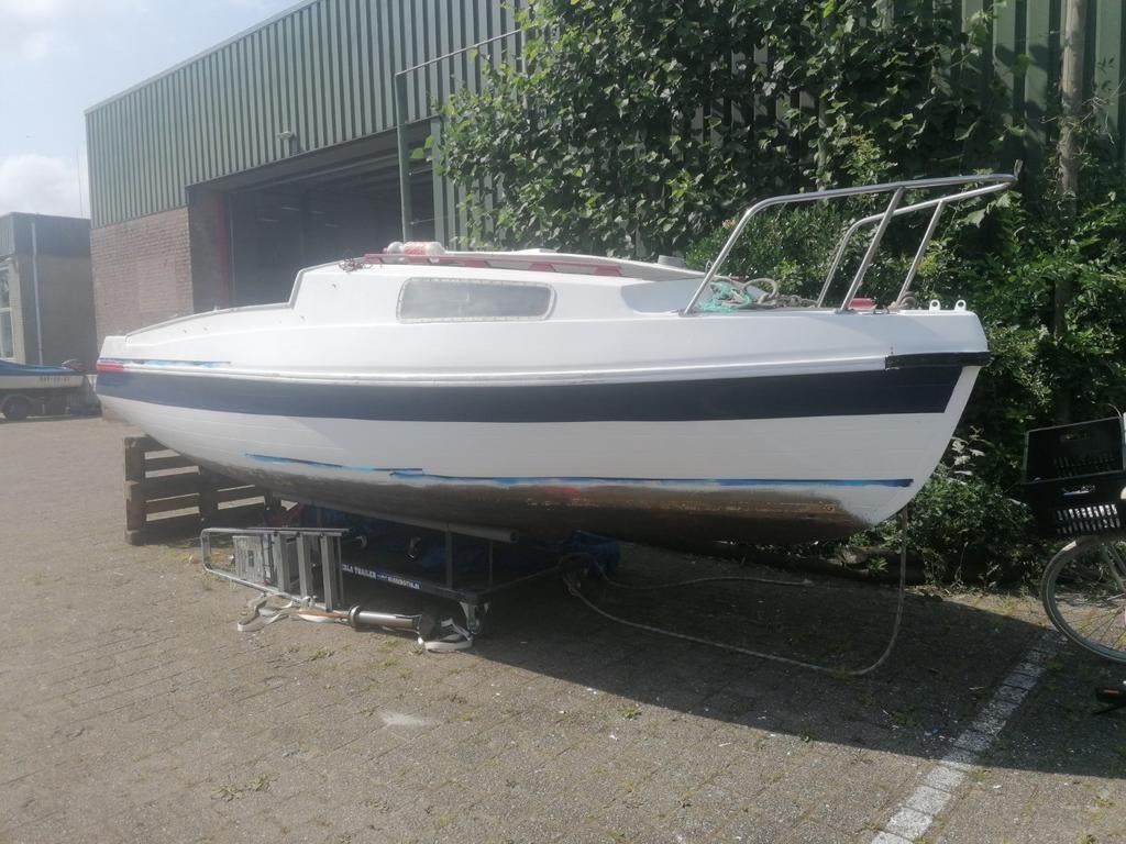 Zeilboot 5,5meter x 2,5meter breed, Ophalen of Verzenden, Motor en Techniek, Motorboot