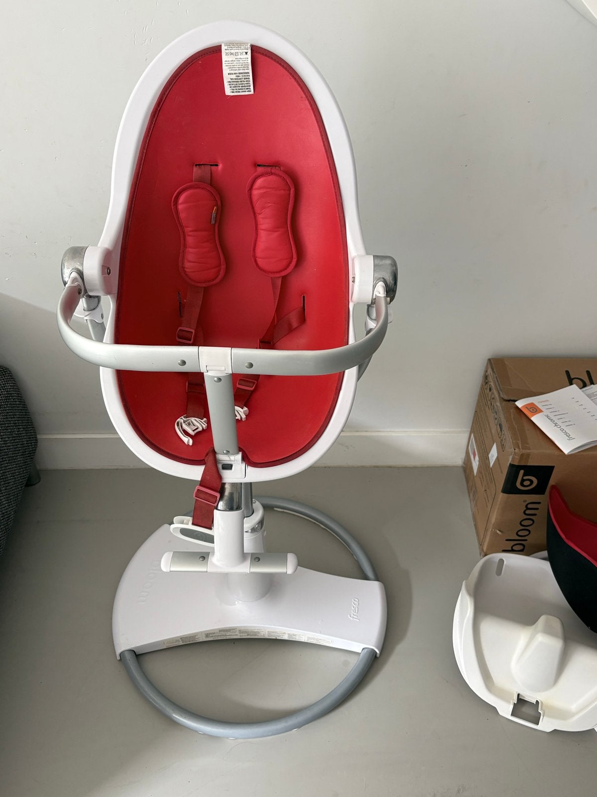 Bloom Fresco Meegroeistoel - Wit/Rood, Kinderen en Baby's, Kinderstoelen, Ophalen, Gebruikt, Meegroeistoel, Afneembaar eetblad