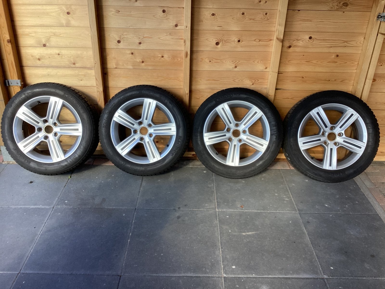 Winterbanden op velg.Voor oa VW Touran ., Auto-onderdelen, Ophalen, 16 inch, Banden en Velgen, 205 mm