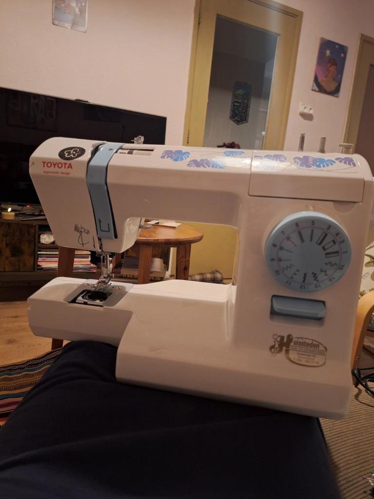 Toyota naaimachine, Hobby en Vrije tijd, Naaimachines en Toebehoren, Ophalen of Verzenden, Naaimachine, Overige merken