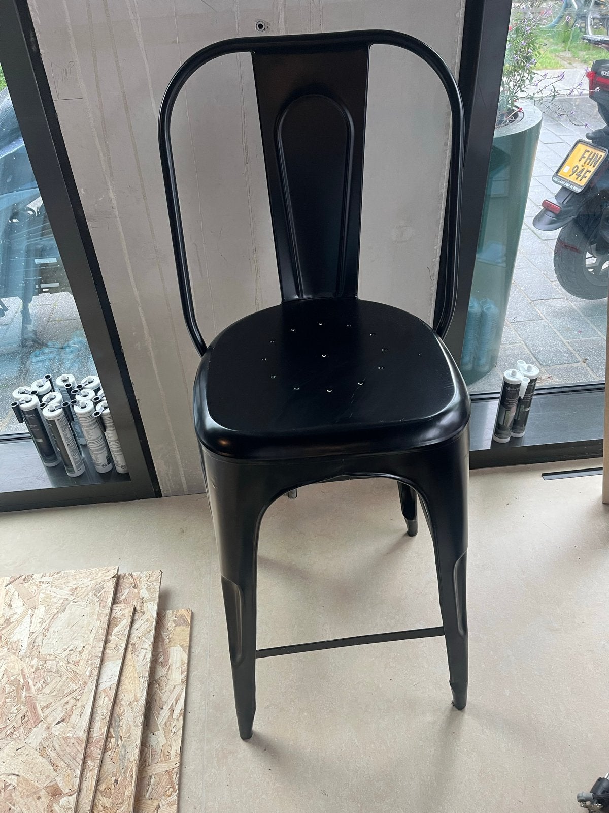 4stuks Zwarte metalen barkruk - Zo goed als nieuw, Ophalen, Gebruikt, Met voetsteun, 90 cm of meer