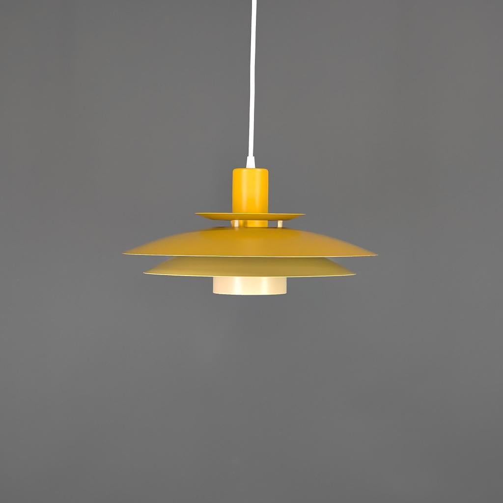Scandinavische design lamp geel en khaki | Horn type 737, Huis en Inrichting, Lampen | Hanglampen, Mid century modern, Ophalen of Verzenden