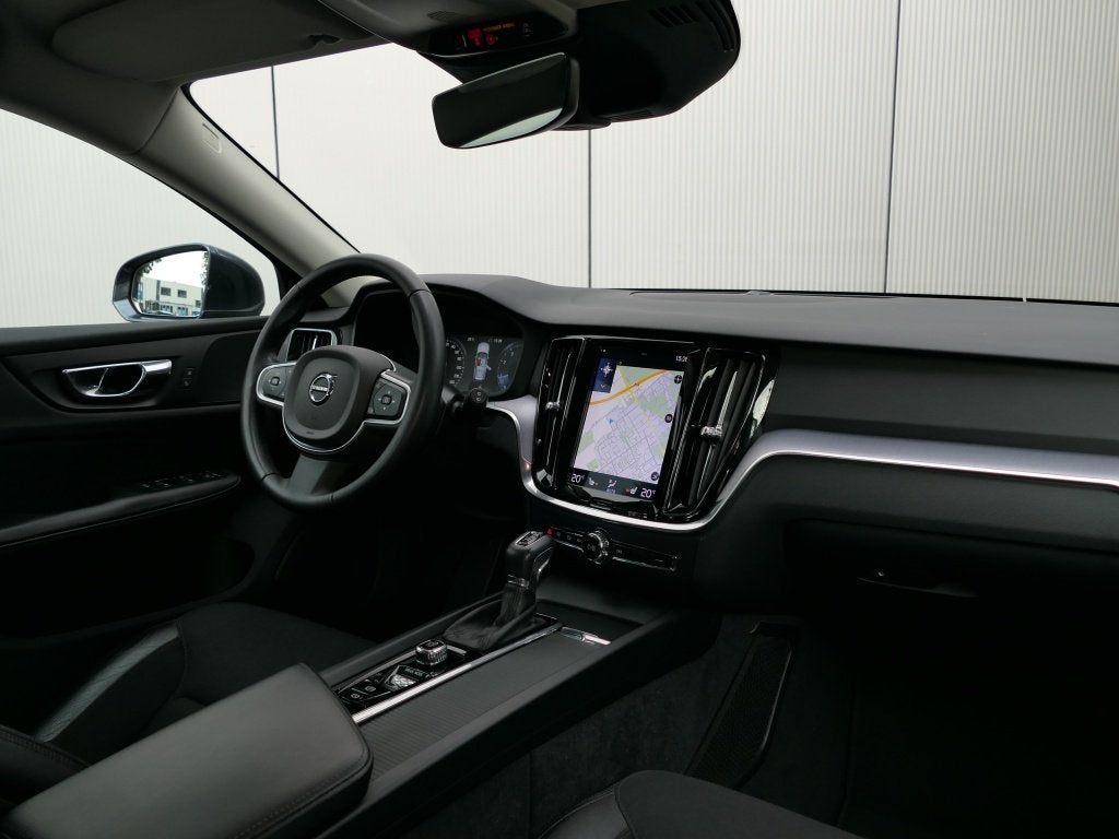 Volvo V60 2.0 T4 AUT Momentum 12 MND garantie DAB+ / Trekhaa, Automaat, 12 maanden, 15 km/l, Euro 6